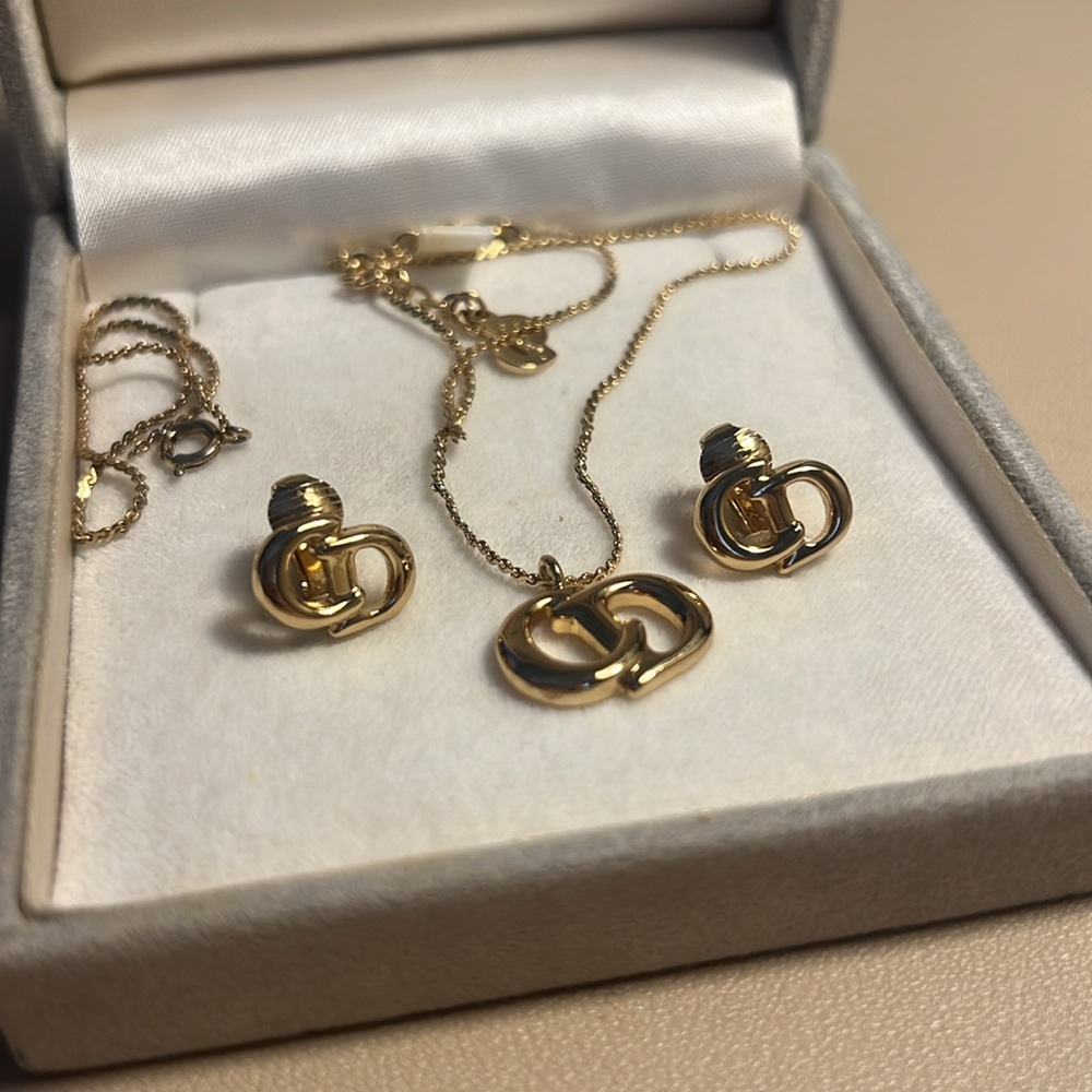 Christian Dior Bijoux Gold Jewelry Set - Clip On Earrings -Broken Necklace Chain - Picture 4 of 10